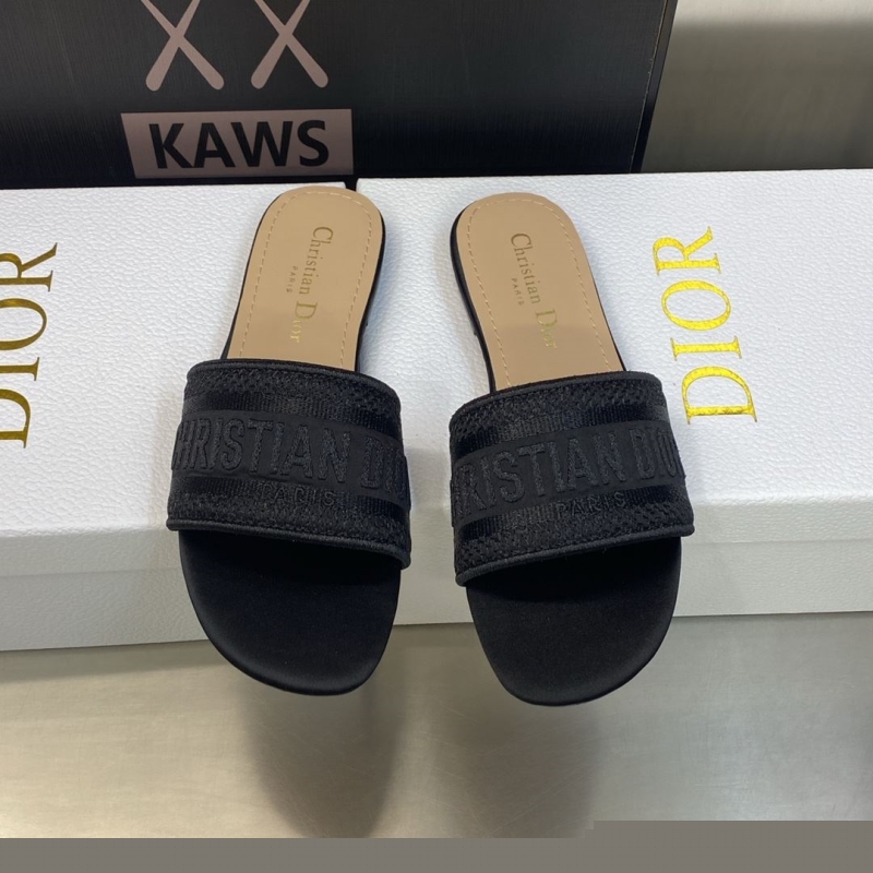 ch**an D*or slippers